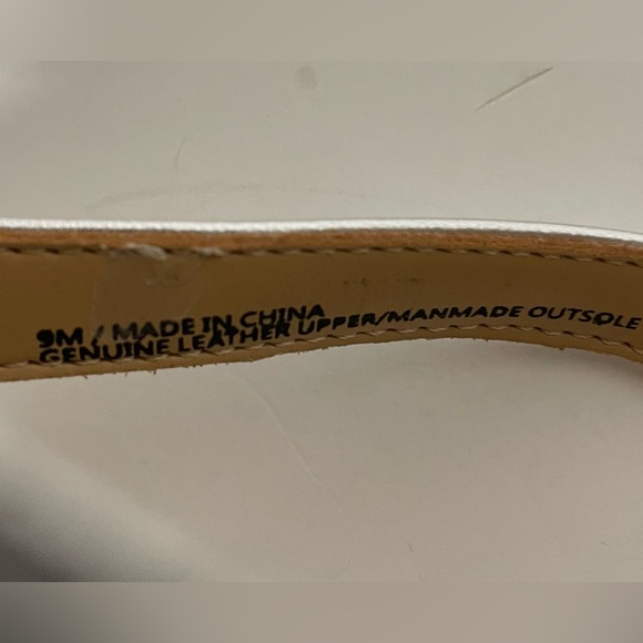 Talbots Silver Capri Leather Cross Straps Low Heel Sandals Womens 9 - Picture 6 of 7